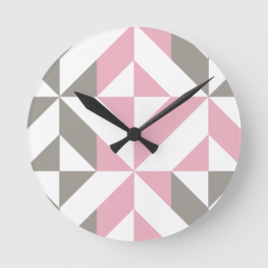 Pink Raspberry and Silver Geometric ZigZag Runde Wanduhr (Vorderseite)