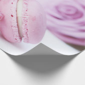 Pink Raspberry Macarons Foto Geschenkpapier (Ecke)