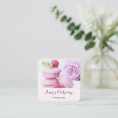 Pink Raspberry Macarons Quadratische Visitenkarte (Stehend Vorderseite)