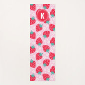 Pink Red Strawberries Floral Pattern Monogram Yogamatte (Vorderseite)