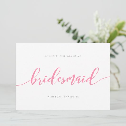 Pink Relax Script wird Sie meine Bridesmaid Einladung (Stehend Vorderseite)