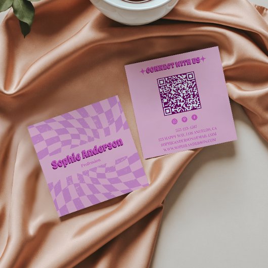 Pink Retro Groovy Wavy Checkered with QR Code      Quadratische Visitenkarte