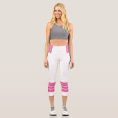 Pink Retro Stripes and Minimalist Text Capri Leggings (Vorderseite)