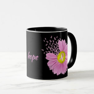Pink Ribbon Daisy auf schwarz Tasse