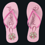 Pink Rose Bouquet Bridesmaid Wedding Flip Flops Badesandalen<br><div class="desc">Flip Flops zeigen eine originelle Marker-Abbildung eines hübsch rosa Blumenkugel Hochzeitsbukets mit BRIDESMAID in einem lustigen Schriftart. Perfekt für das Brautparty! Der Designer ist verfügbar, um benutzerdefinierte Designs zu erstellen und hochzuladen, um den Farben und Themen Ihrer Hochzeit zu entsprechen - klicken Sie auf "Diesen Designer Gefragt", um den Designprozess...</div>