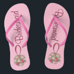 Pink Rose Bouquet Bridesmaid Wedding Flip Flops Badesandalen<br><div class="desc">Flip Flops zeigen eine originelle Marker-Abbildung eines hübsch rosa Blumenkugel Hochzeitsbukets mit BRIDESMAID in einem lustigen Schriftart. Perfekt für das Brautparty! Der Designer ist verfügbar, um benutzerdefinierte Designs zu erstellen und hochzuladen, um den Farben und Themen Ihrer Hochzeit zu entsprechen - klicken Sie auf "Diesen Designer Gefragt", um den Designprozess...</div>