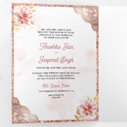 Pink Rose Gold Lace Floral Indian Peacock Wedding Dreifach Gefaltete Einladung (Innen Erste Seite)