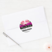 PINK ROSES UND FUCHSIA RIBBON MONOGRAMM RUNDER AUFKLEBER (Umschlag)