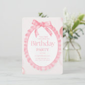 Pink Ruffle Bow Geburtstagseinladung Einladung (Stehend Vorderseite)