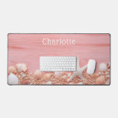 Pink Rustic Wood Beach Seashells Personalisierter Schreibtischunterlage (Tastatur & Maus)