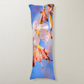 Pink Sakura Blume Blue Sky Seitenschläferkissen (Vorderseite Vertikal)