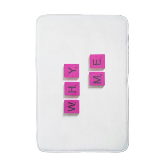 Pink Scrabble Tile Bath Mat - Spielend & gemütlich Badematte (Vorderseite Vertikal)