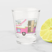 Pink She Shirt Camper Trailer Schnapsglas (Vorderseite)