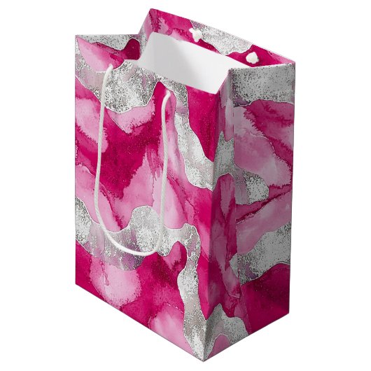 Pink Silver Glam Birthday Mittlere Geschenktüte (Vorderseite Schrägansicht)