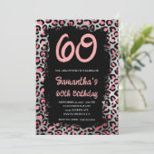 Pink Silver Leopard Painted Black 60. Geburtstag Einladung (Stehend Vorderseite)