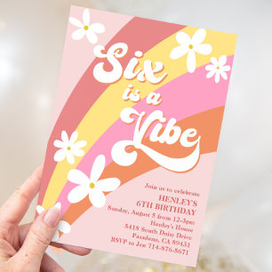 Pink Six ist ein Vibe Retro Daisies Rainbow Birthd Einladung