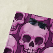 Pink Skull Pattern – Bold Repeating Design Strandtuch (Beispiel)