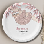 Pink Sloth Baby Dusche Pappteller<br><div class="desc">Die Babyduschplatte dieses Mädchens ist mit einer niedlichen Rose goldfarbenen Glitzer-Fliege geschmückt,  umgeben von Aquarellfarben-Blätter in Rosatönen. Einfach anpassbar. Original Wasserfarbe © Michele Davies.</div>