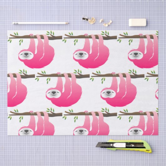 Pink Sloth hängt an einer Zweigstelle Seidenpapier (Handwerk)