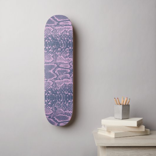 Pink Snakeskin Animal Print Skateboard (Wandkunst)