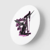 Pink Spoiled Oilfield Wife Runde Wanduhr (Winkel)