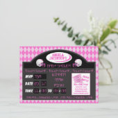 Pink Sports Football Scoreboard Baby Girl Dusche Einladung (Stehend Vorderseite)