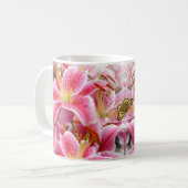 Pink Stargazer Lilies und Butterfly Kaffeetasse (Vorderseite Links)