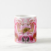Pink Stargazer Lilies und Butterfly Kaffeetasse (Mittel)