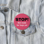 Pink STOP No Hugs Button (Beispiel)