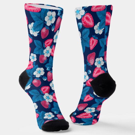 Pink strawberries on blue socken (Gewinkelt)