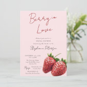 Pink Strawberry Berry In Love Bridal Shower Einladung (Stehend Vorderseite)