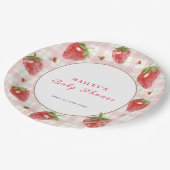 Pink Strawberry Berry Sweet Gingham Baby Dusche Pappteller (Schrägansicht)