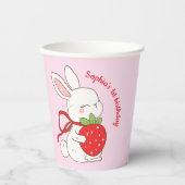 Pink Strawberry Bunny Birthday Pappbecher (Vorderseite)