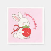 Pink Strawberry Bunny Birthday Serviette (Vorderseite)