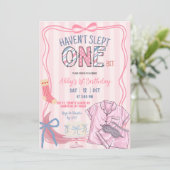  Pink Stripe Haven't slept one bit 1st birthday Einladung (Stehend Vorderseite)