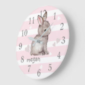 Pink Stripes Grey Bunny Nursery Wall Clock Große Wanduhr (Winkel)