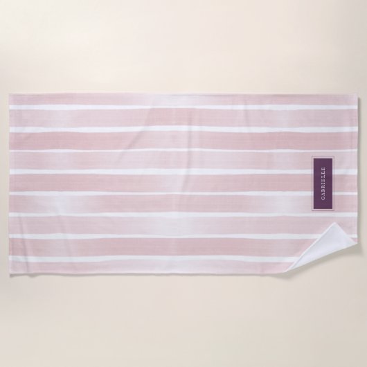 Pink Stripes Watercolor Parkplatz Name auf Strandtuch (Vorderseite)