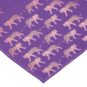 Pink Tigers Pattern Tischdecke (Schrägansicht)