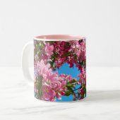 Pink Tree Blossom und Blue Sky Personalisiert Zweifarbige Tasse (Vorderseite Links)