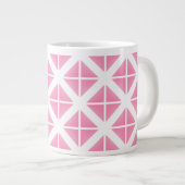 Pink Trendy Triangle Pattern Jumbo-Tasse (Vorderseite Rechts)