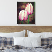 Pink-Tulip-Blume mit Regentropfen Leinwanddruck (Insitu (Schlafzimmer))