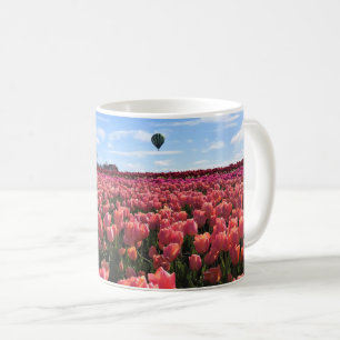 Pink Tulip Field mit Hot Air Ballon, Oregon Kaffeetasse