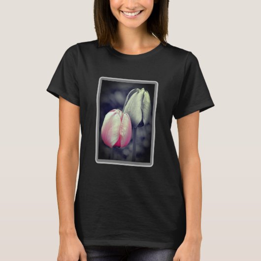 Pink Tulip Schwarz-Weiß-Teilfarbe T-Shirt (Vorderseite)