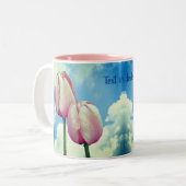 Pink Tulips Blue Sky Personalisiert Nature Zweifarbige Tasse (Vorderseite Links)