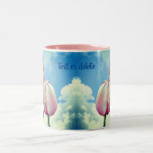 Pink Tulips Blue Sky Personalisiert Nature Zweifarbige Tasse (Mittel)