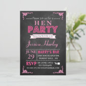 Pink Typografy Chalkboard Hen Party Einladung (Stehend Vorderseite)