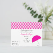 Pink Umbrella Sprinkle Babydusche Einladung (Stehend Vorderseite)