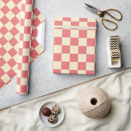 Pink und Beige Checkerboard Geschenkpapier (Kunsthandwerk)