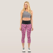 Pink und Black Meander Muster | Modernes Maze Capri Leggings (Vorderseite)