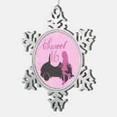 Pink und Black Sweet 16 Silhouetten Mädchen und Au Schneeflocken Zinn-Ornament (Rechts)